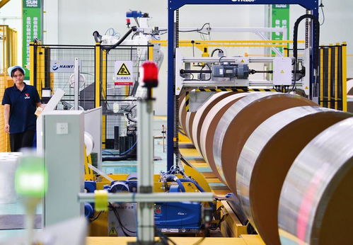 生產一線分秒必爭 經濟發展動力強勁