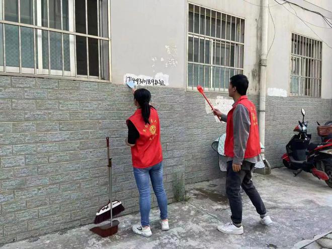 靈臺縣開展清理“牛皮癬”志愿服務(wù)活動 助力文明城市創(chuàng)建