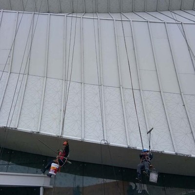 專業(yè)高效，守護(hù)城市“顏面”——長(zhǎng)春大樓幕墻清洗施工服務(wù)全解析